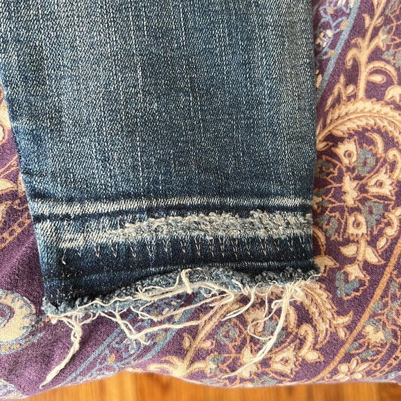 Madewell 9” High Rise 28” Jeans . Medium blue. - Picture 5 of 7